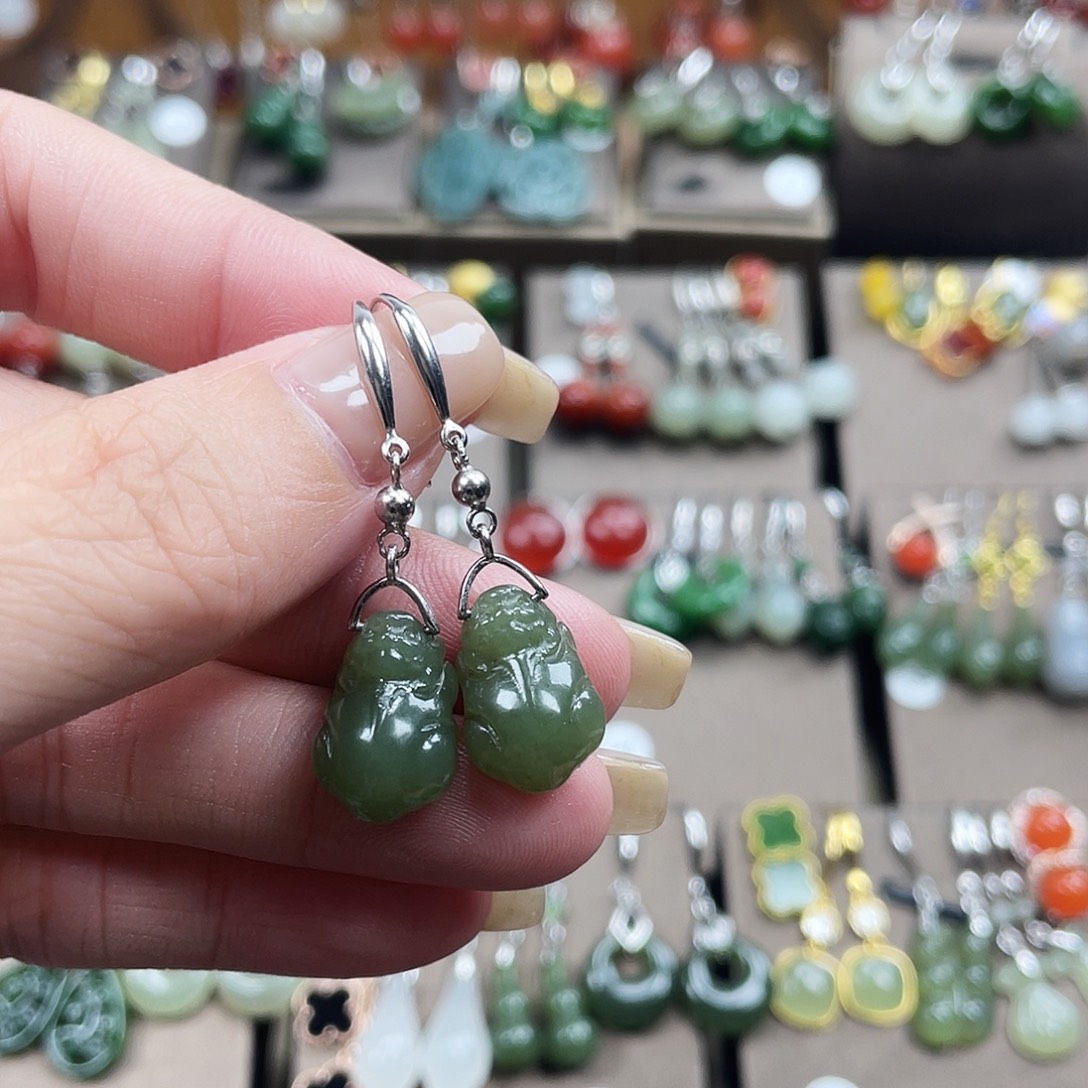 和田玉银S925镶嵌耳饰貔貅