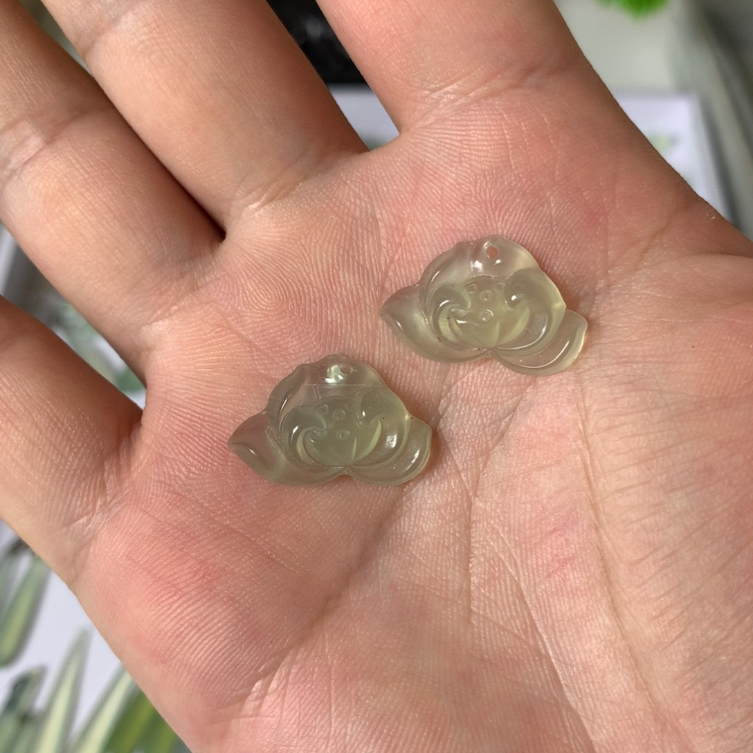 未镶嵌蛇纹石玉耳环