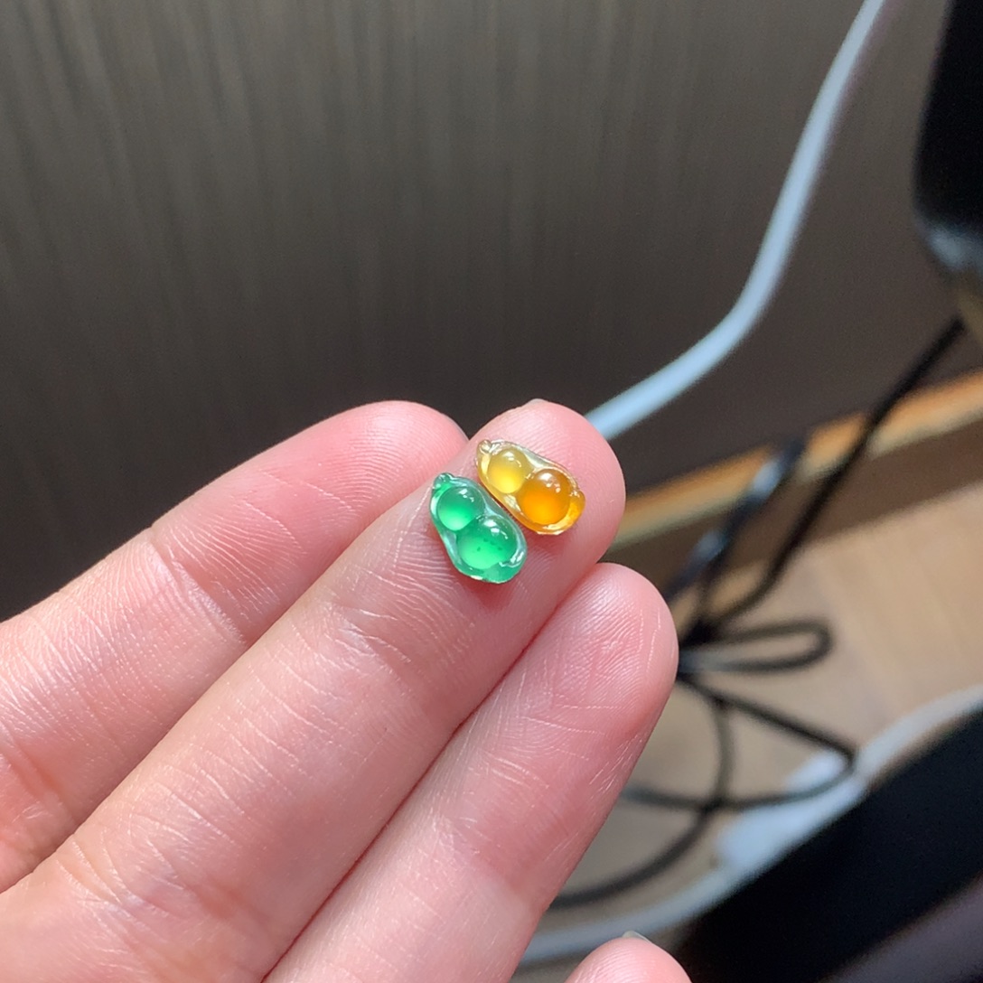 翡翠未镶嵌颈饰双彩葫芦