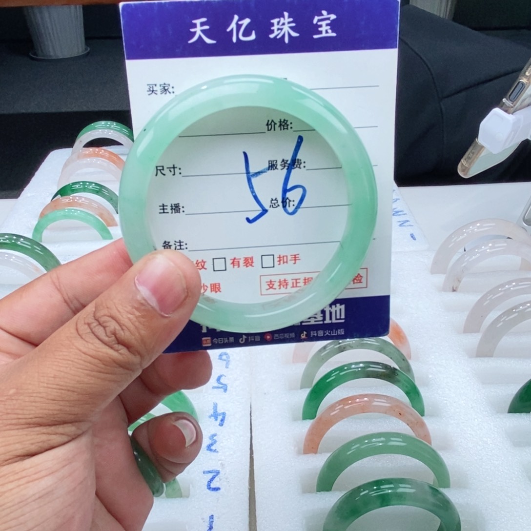 未镶嵌手镯石英质玉54+