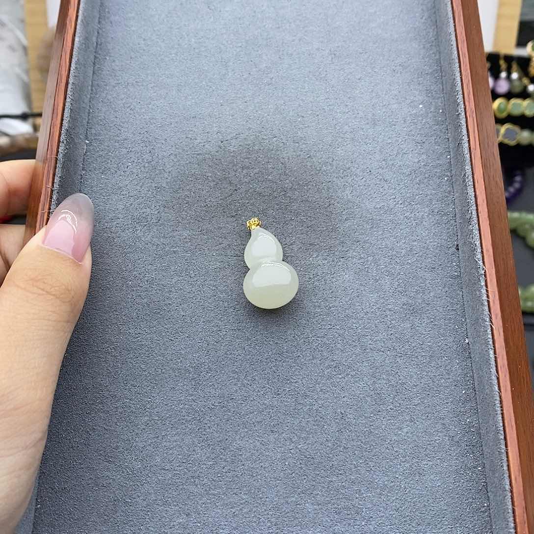 和田玉吊坠(不含链)18K金镶嵌