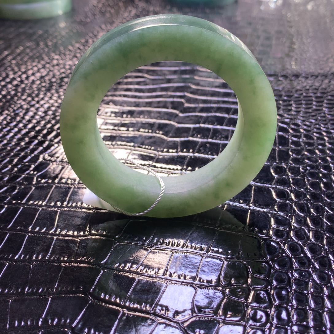 定制翡翠未镶嵌手镯