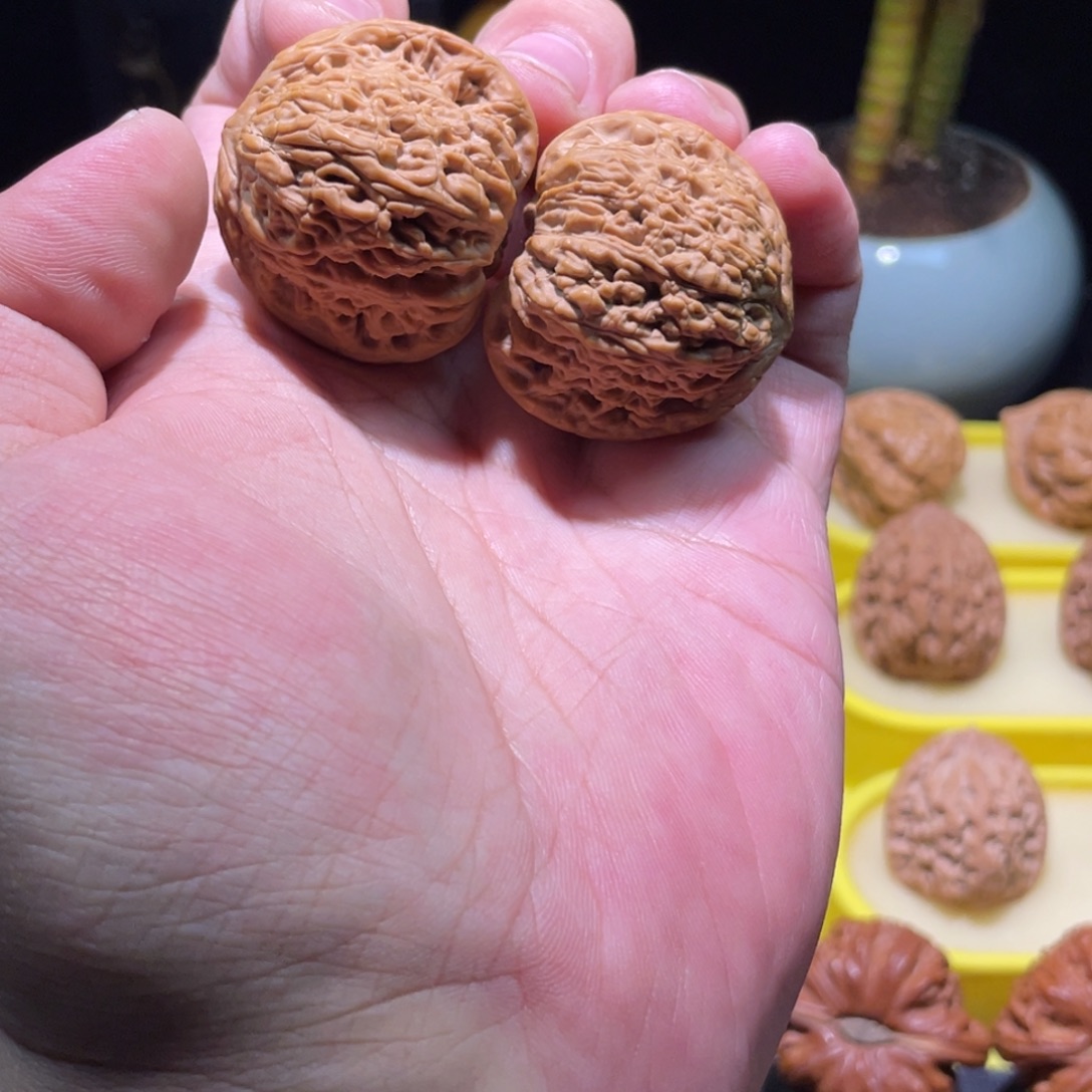 把件文玩核桃37.5全品满拉丝老款密文红宝石