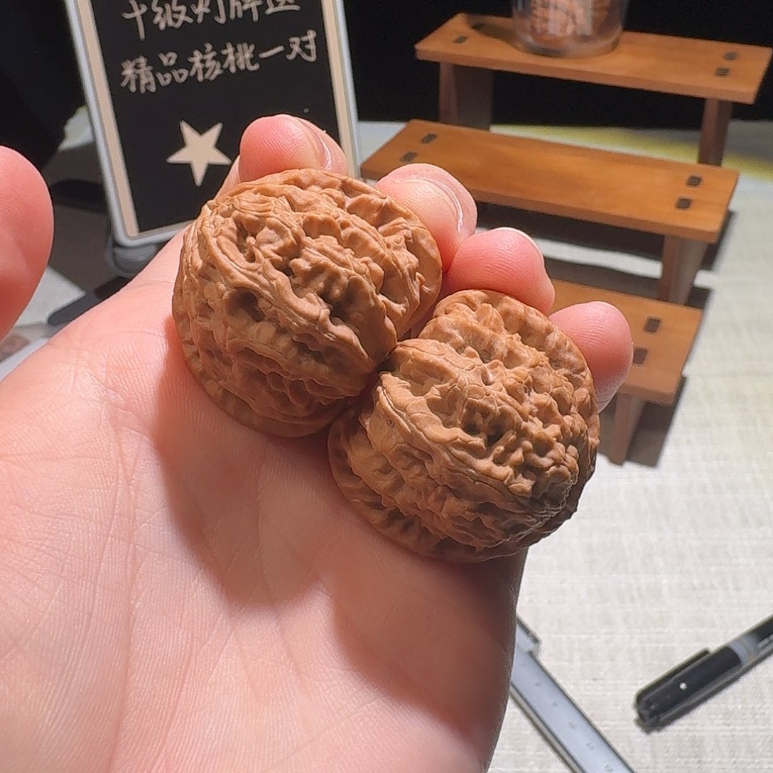 文玩核桃吊坠37 三角白