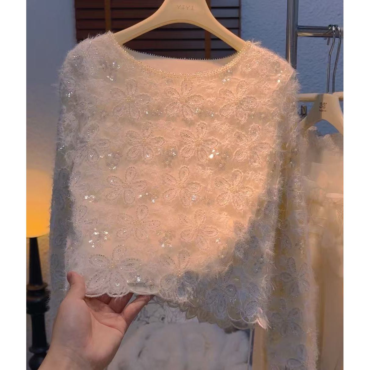 2025年秋冬 韩版重工亮片圆领外穿打底衫显瘦高腰短款镂空长袖