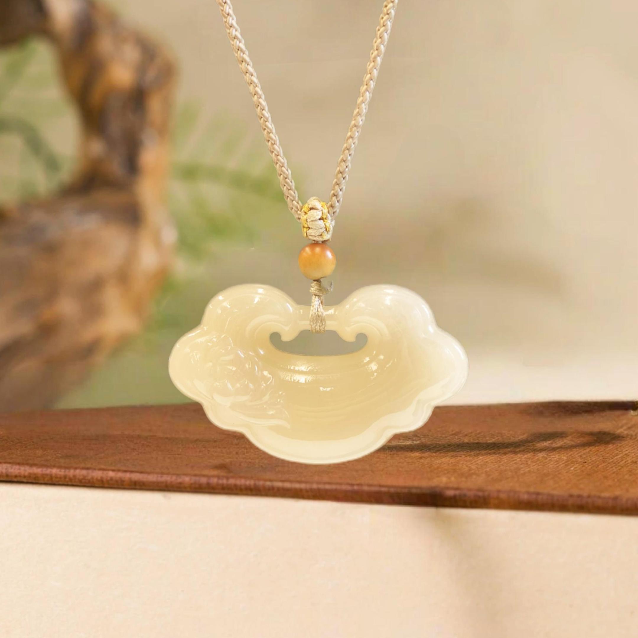 【贞爱福】天然和田玉冰藕粉莲花如意锁挂坠吊坠祥云锁气质百搭