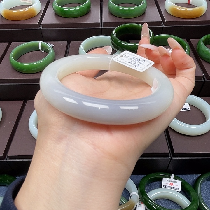 和田玉未镶嵌手镯