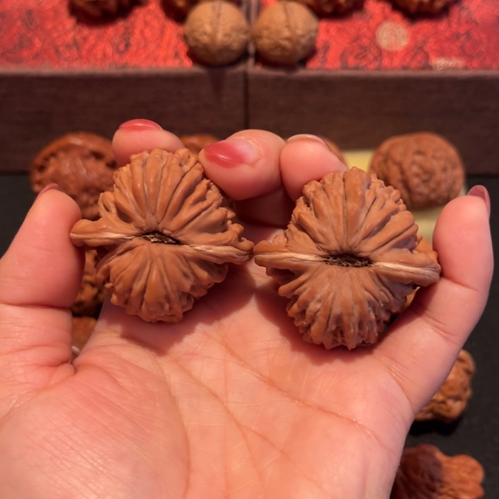 L***、吊坠文玩核桃四座楼