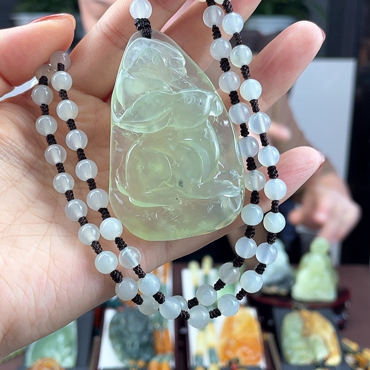 蛇纹石玉颈饰未镶嵌