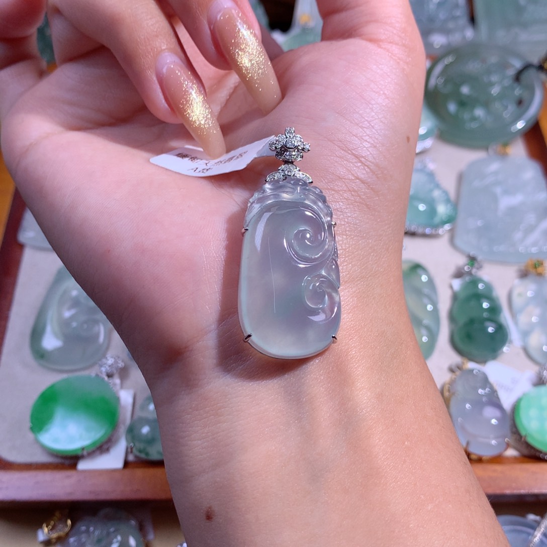 翡翠吊坠(不含链)18K金镶嵌