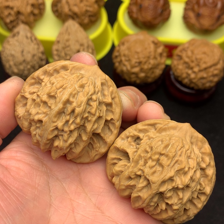 文玩核桃吊坠盘龙虎头44