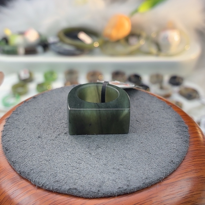 和田玉（糖玉）未镶嵌戒指b32绿青花马鞍18