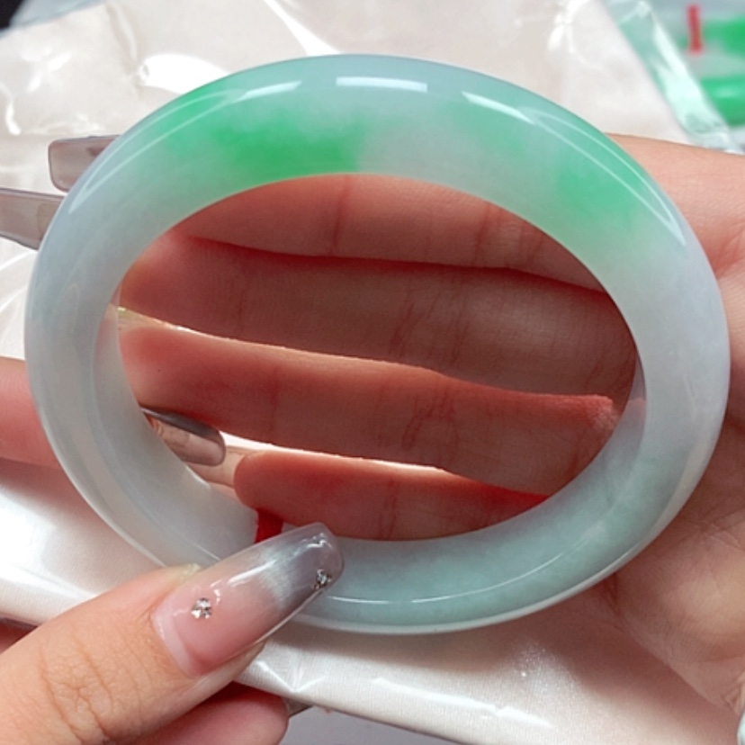 【闪购商品】翡翠手镯未镶嵌62圈