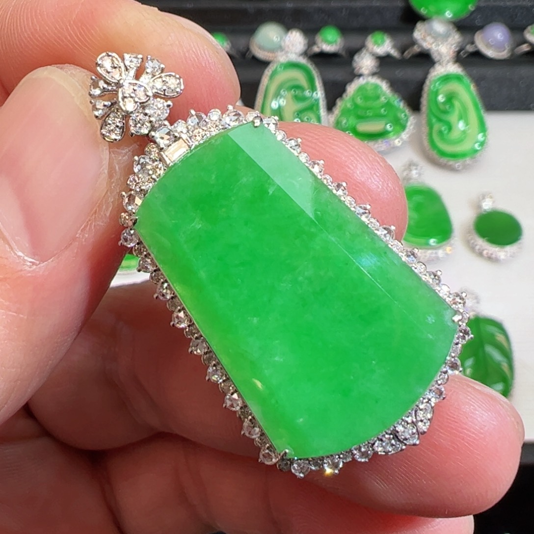 翡翠吊坠(不含链)18K金镶嵌