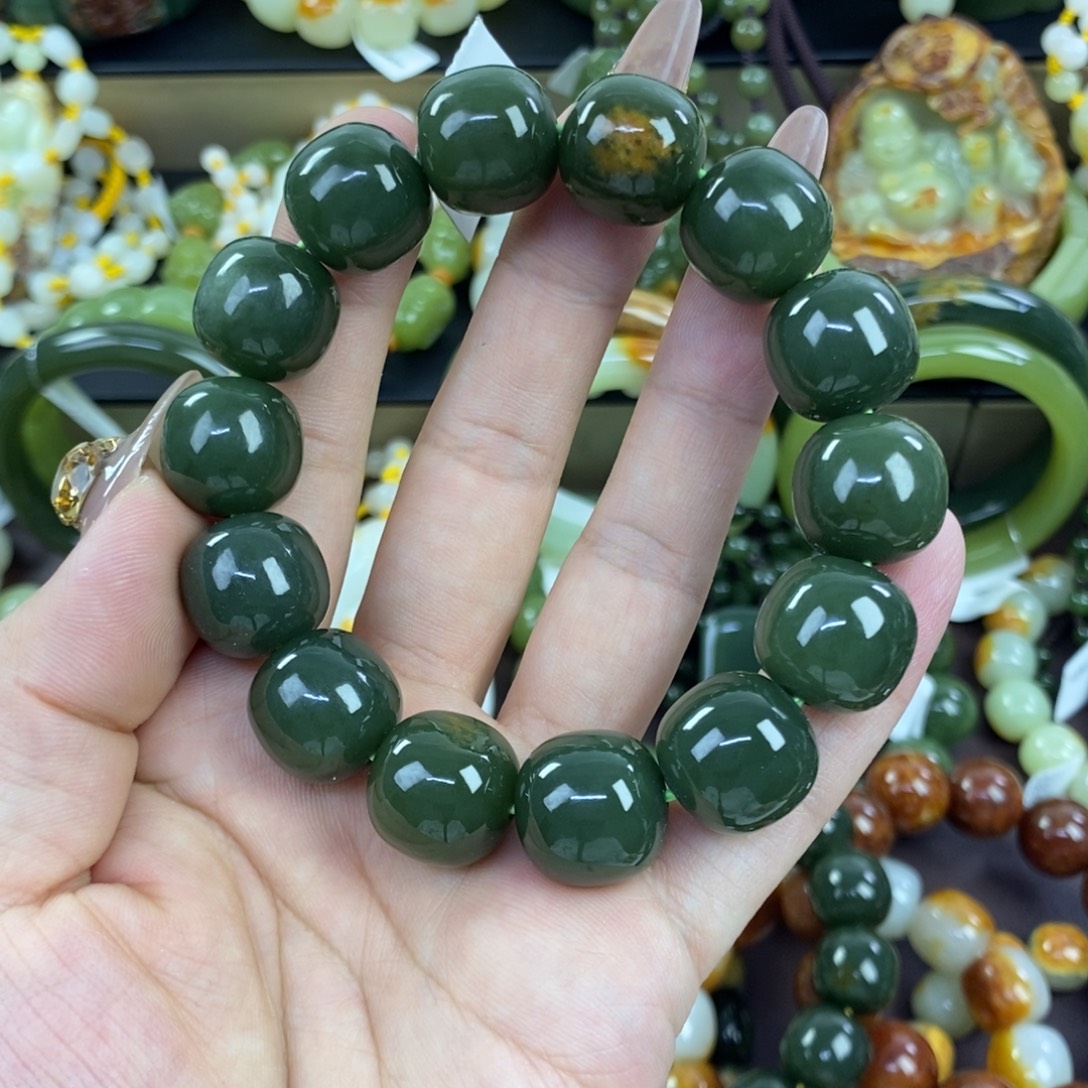 宇***9透闪石质玉未镶嵌手串