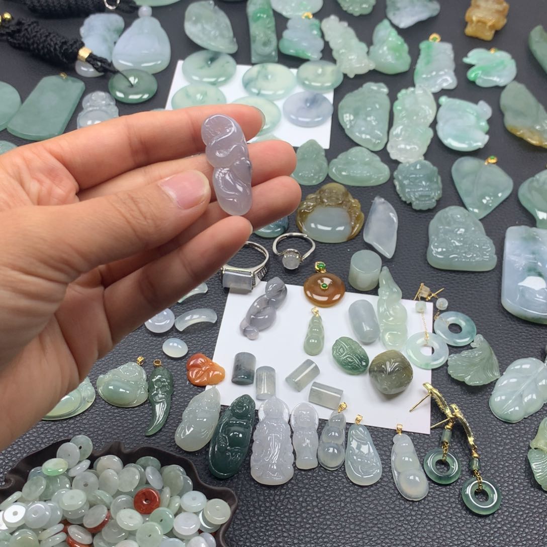 翡翠颈饰未镶嵌蛇