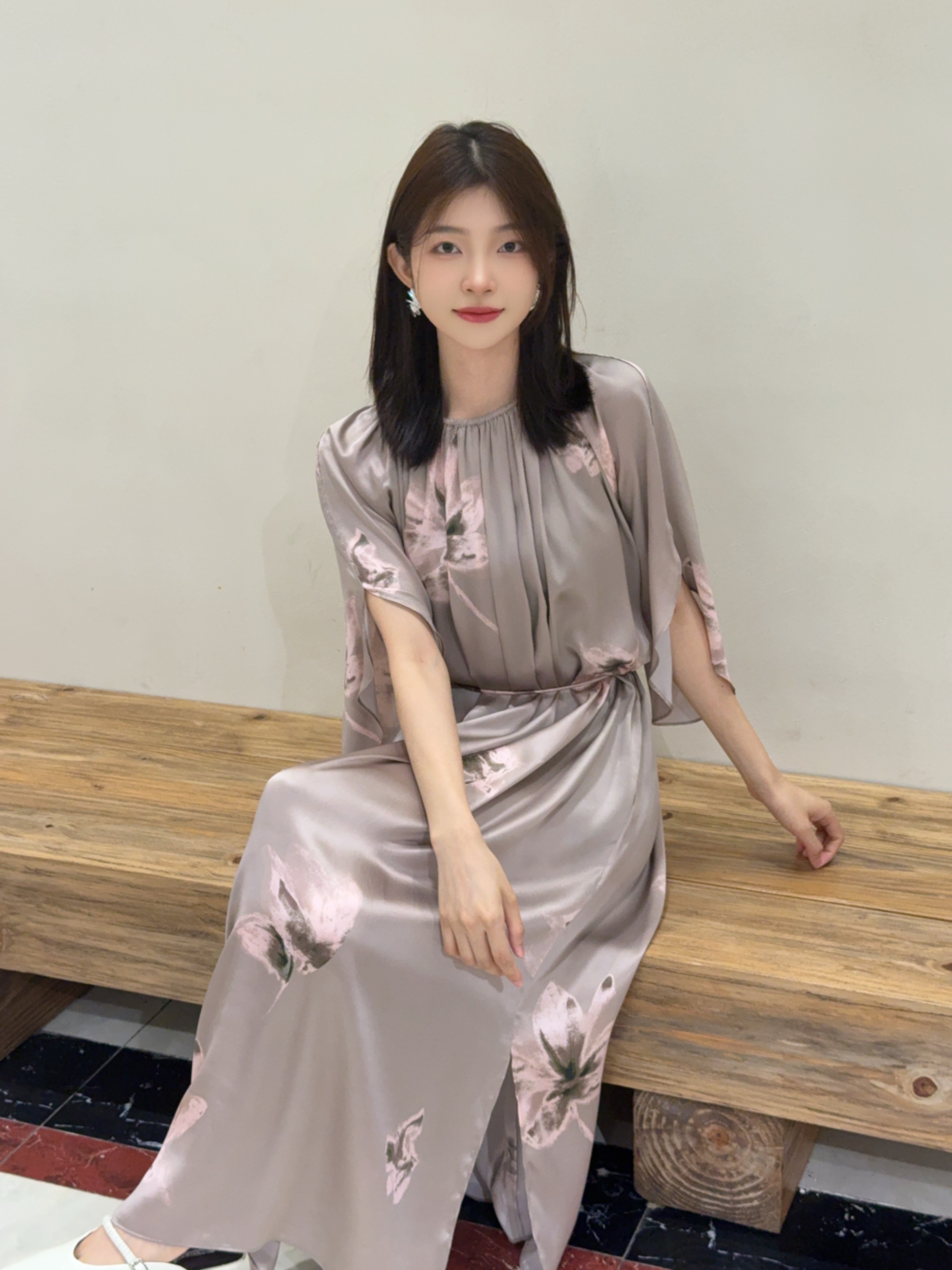 一着章海燕2025丝滑缎面灰粉桑蚕丝连衣裙长款裙子L197