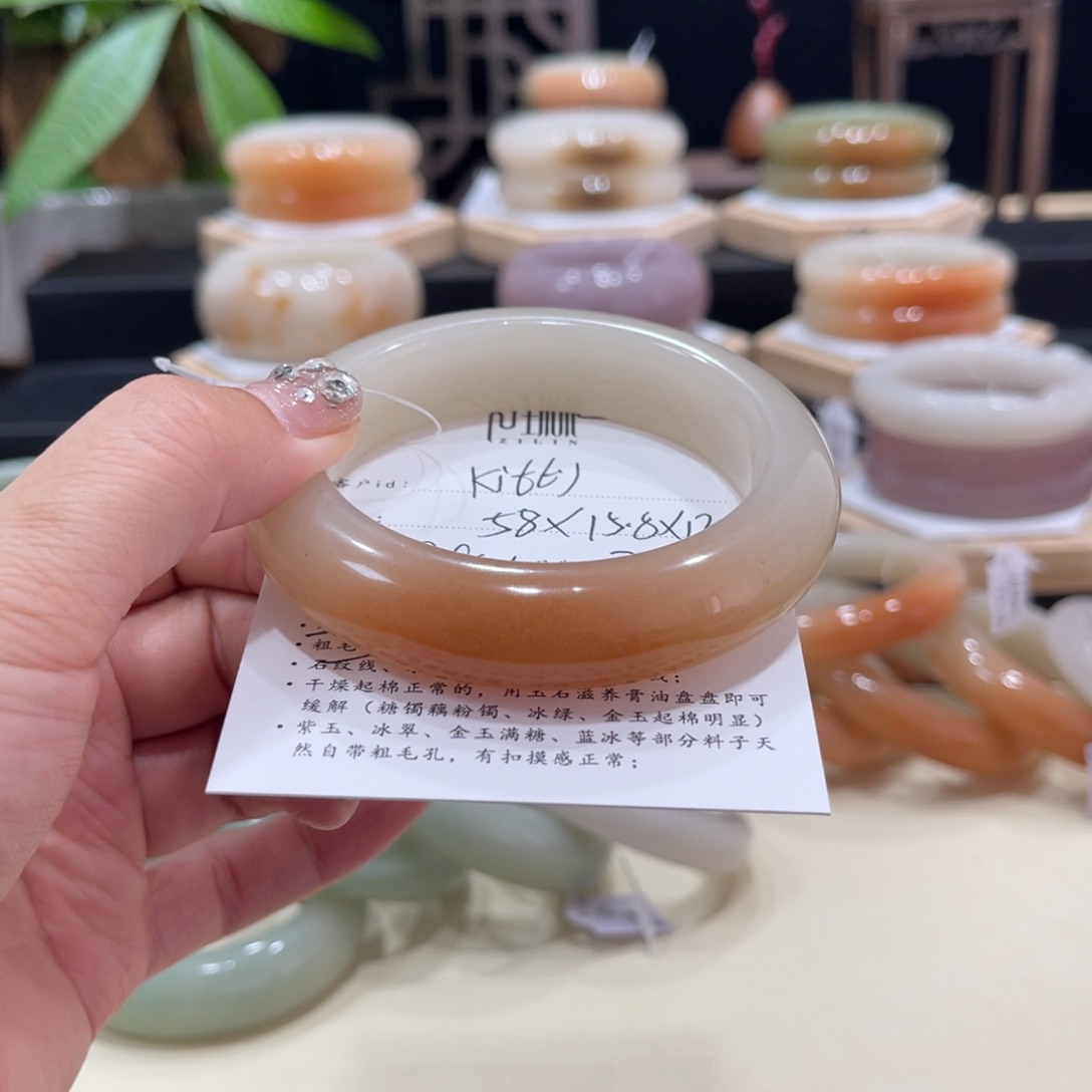 石英质玉手镯未镶嵌?****.