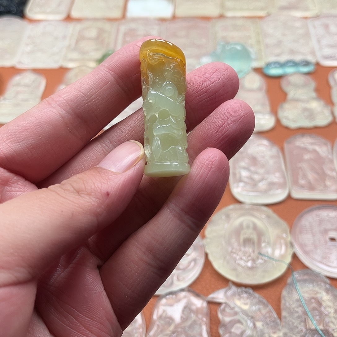 蛇纹石玉颈饰未镶嵌