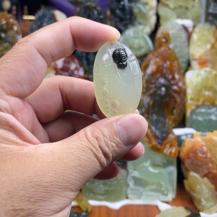 未镶嵌蛇纹石玉吊坠(不含链)