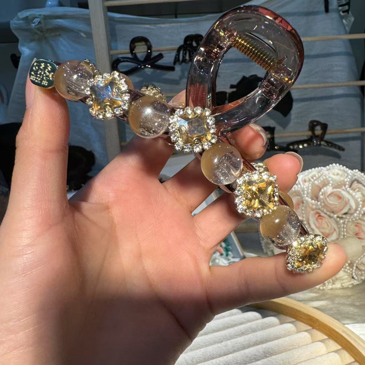 猫眼水钻鲨鱼夹轻奢风高级感发量多抓