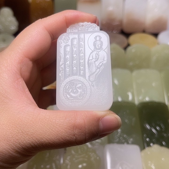 太***爷和田玉未镶嵌颈饰