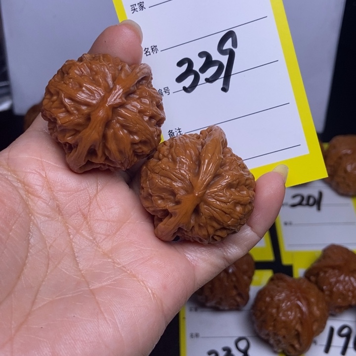 文玩核桃吊坠339/38.5宫灯色差