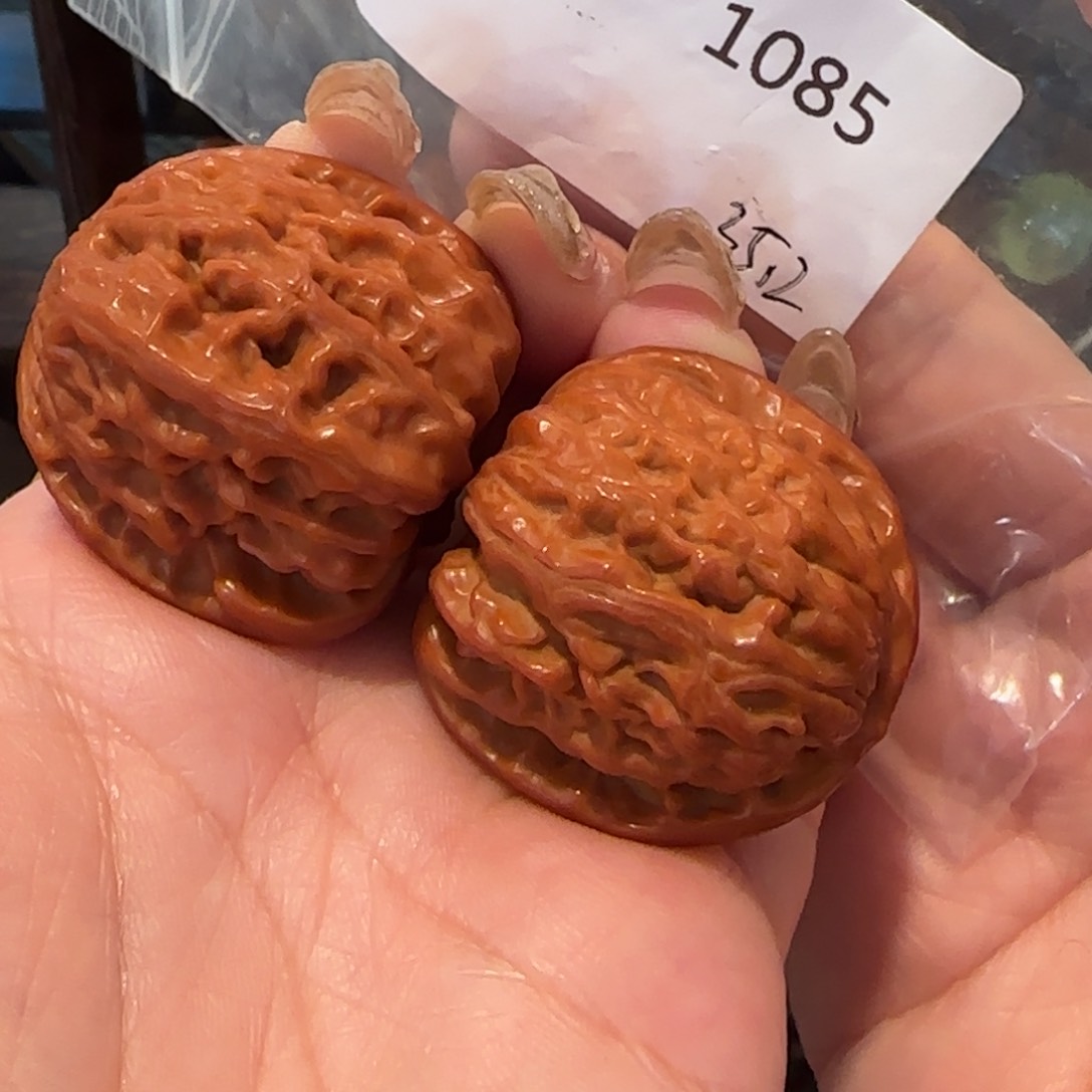 桃核吊坠狠****腿白狮子35精品