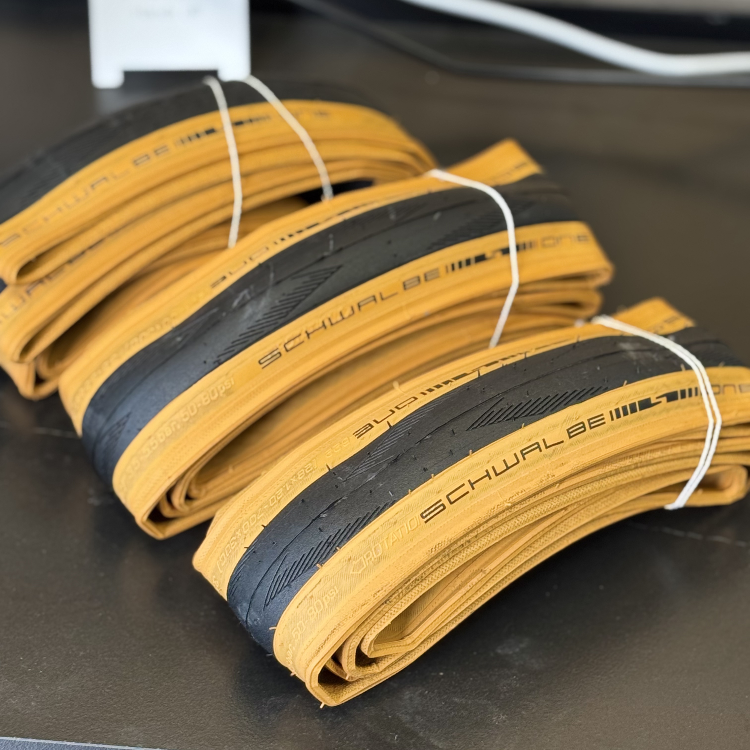 SCHWALBE世文 ONE 700*30c公路车外胎黄边防刺真空胎 简装