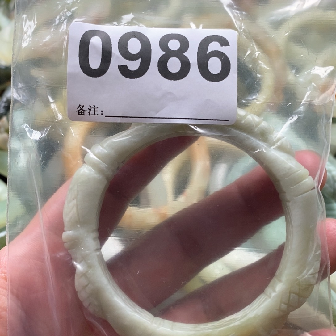 岫玉手镯未镶嵌手镯