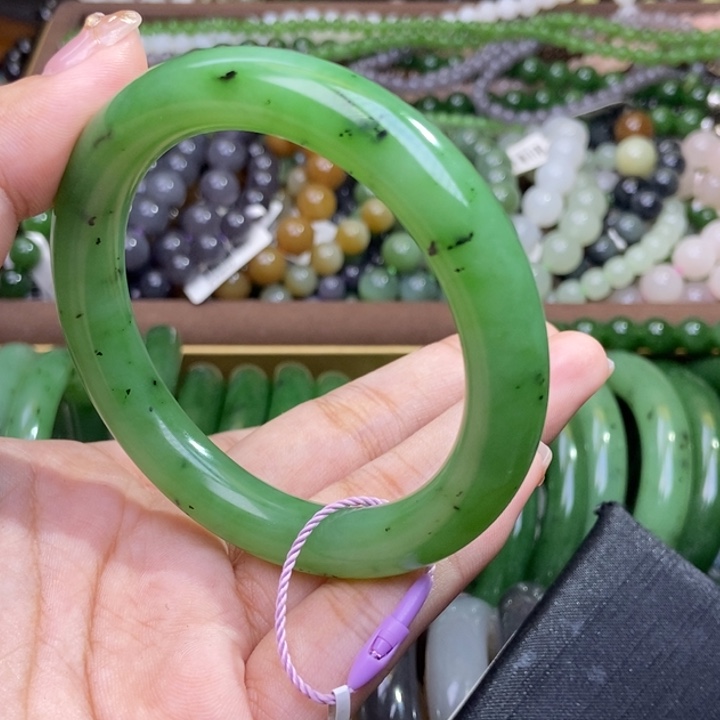 和田玉未镶嵌颈饰碧玉乌兰海果绿圆条手镯555