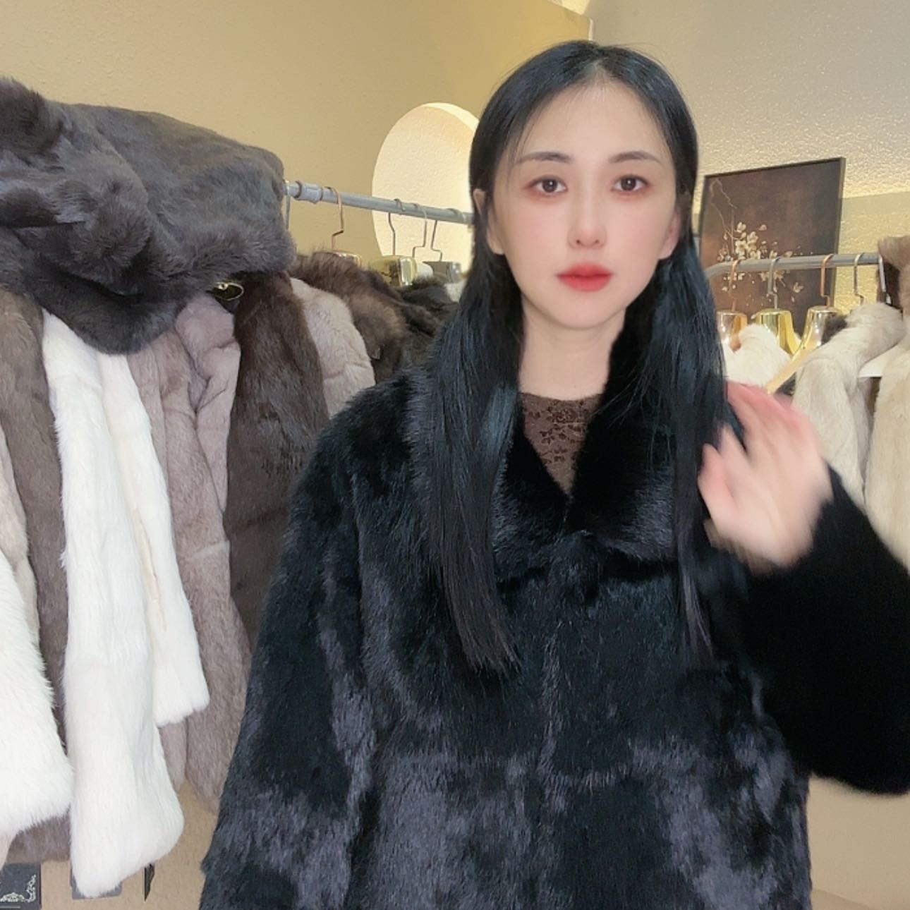 【闪购商品】兔毛外套搭配