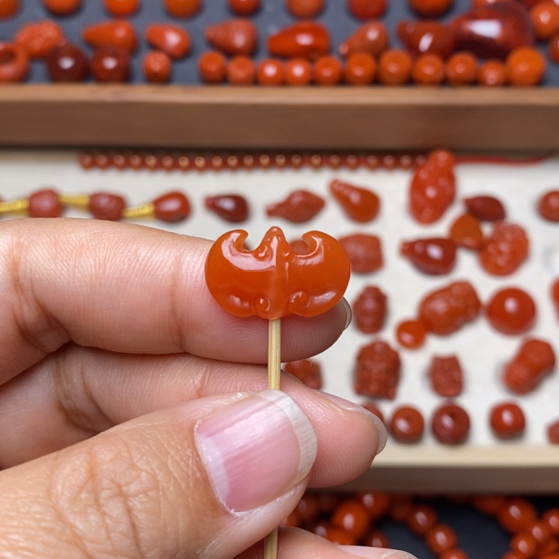 南红玛瑙配饰未镶嵌背云