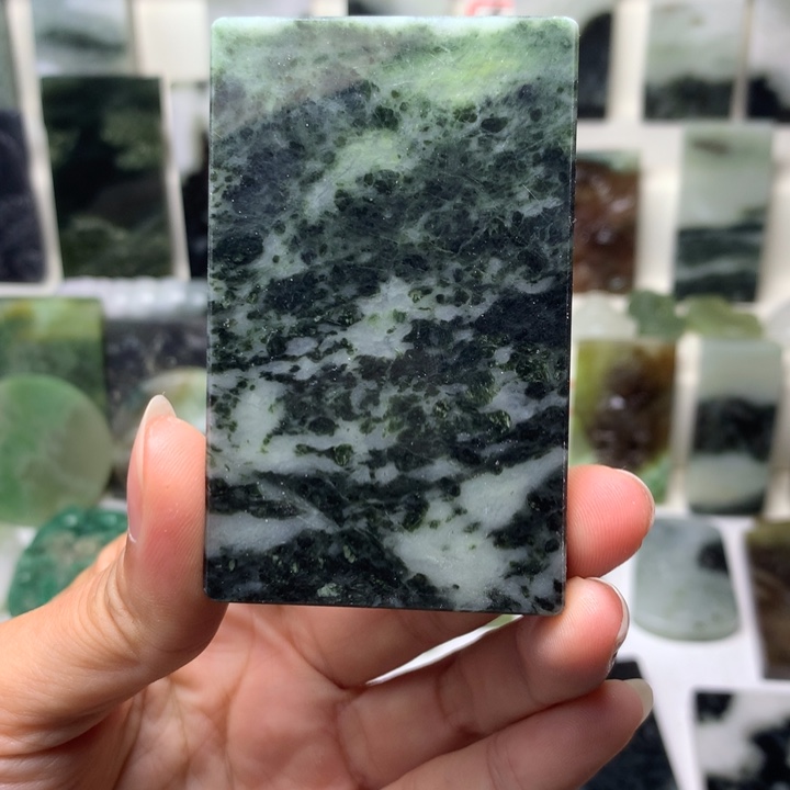 独山玉未镶嵌颈饰