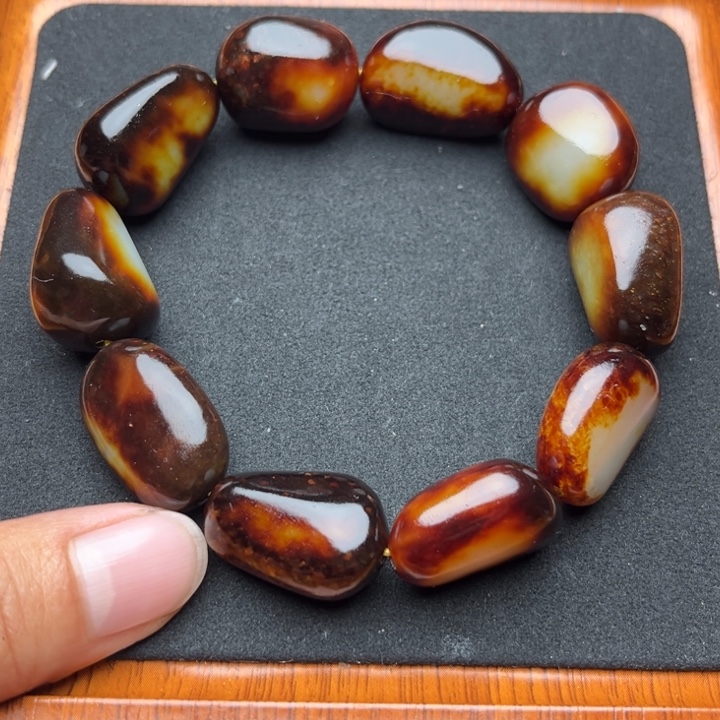 郭***洋和田玉未镶嵌手链