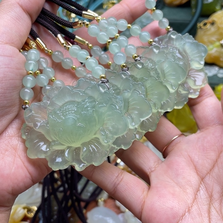 蛇纹石玉未镶嵌吊坠