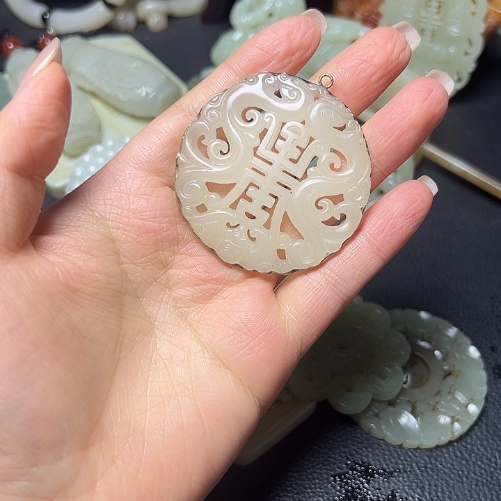 和田玉未镶嵌颈饰