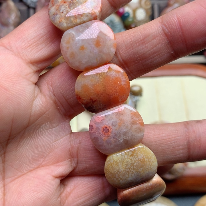 硅化珊瑚（珊瑚玉）颈饰未镶嵌