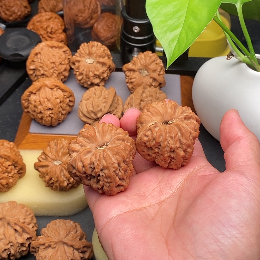 【闪购商品】文玩核桃把件老***方凹地