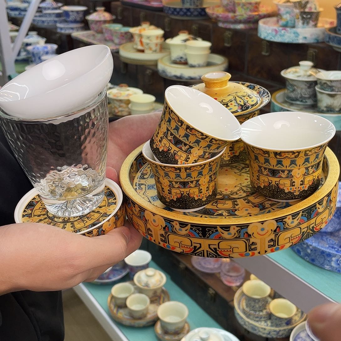 祝我们成为好的更好的人