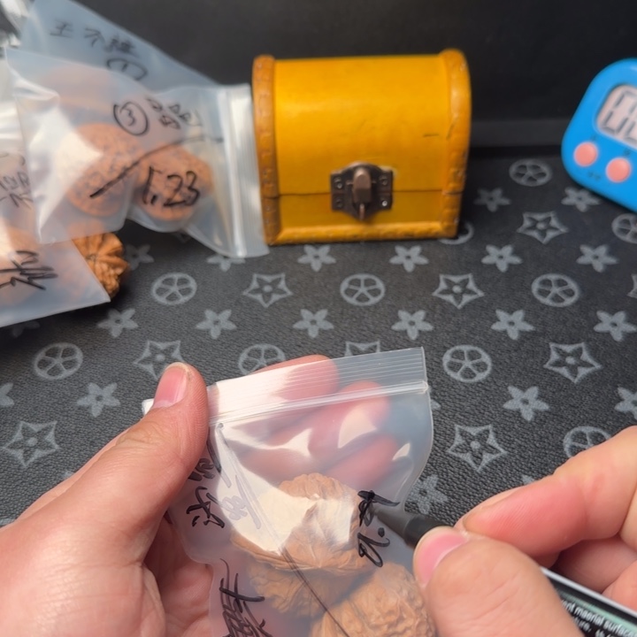 大叶紫檀（黑酸枝木类）