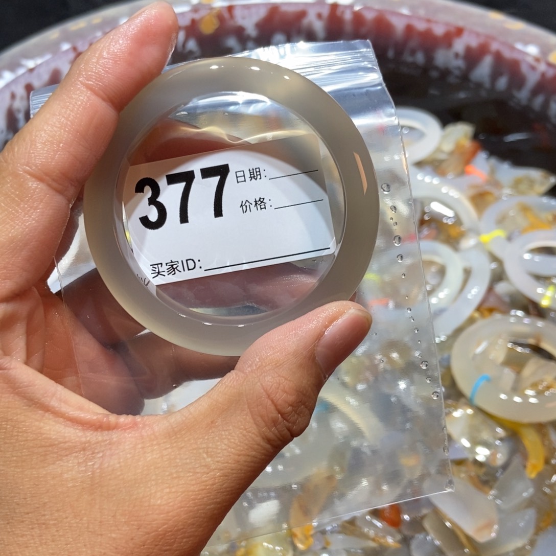 小***.玛瑙/玉髓未镶嵌手镯