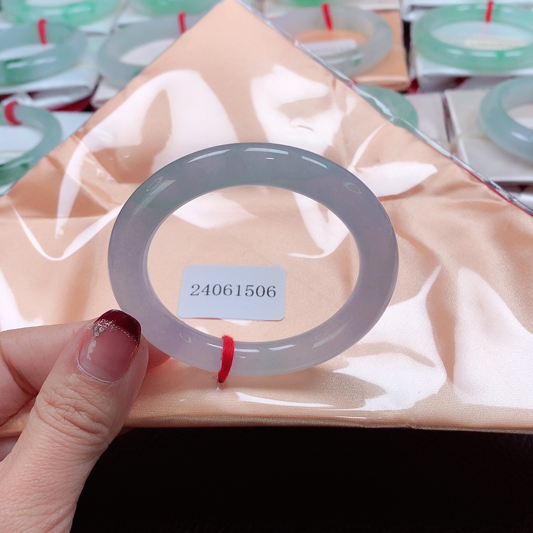 翡翠手镯（圆镯）未镶嵌