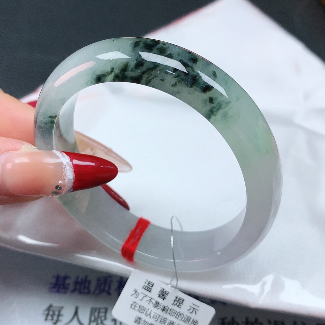 翡翠手镯未镶嵌53贵