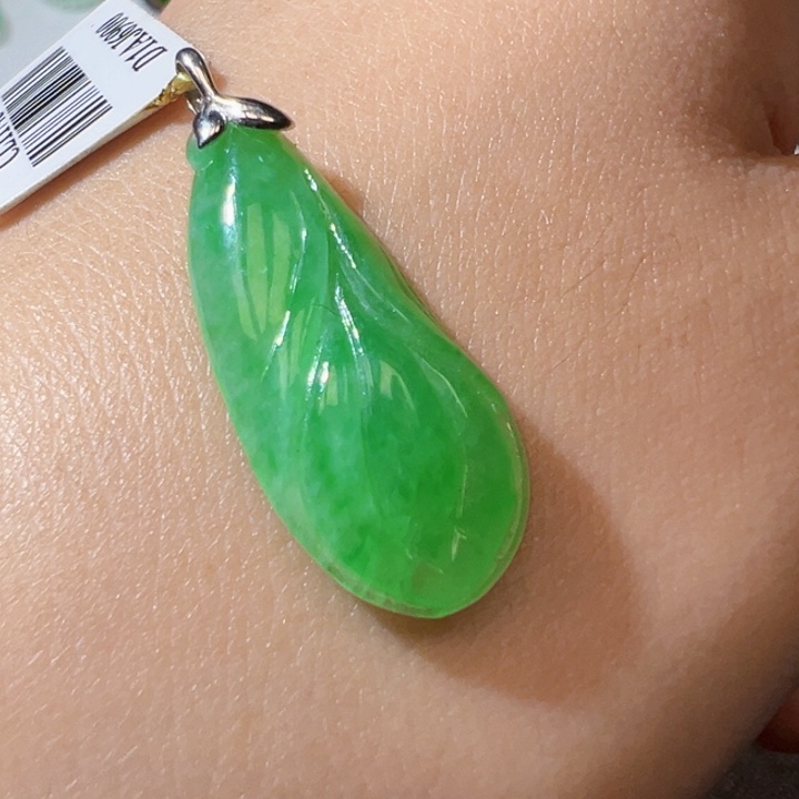 翡翠挂件18K金镶嵌翡翠