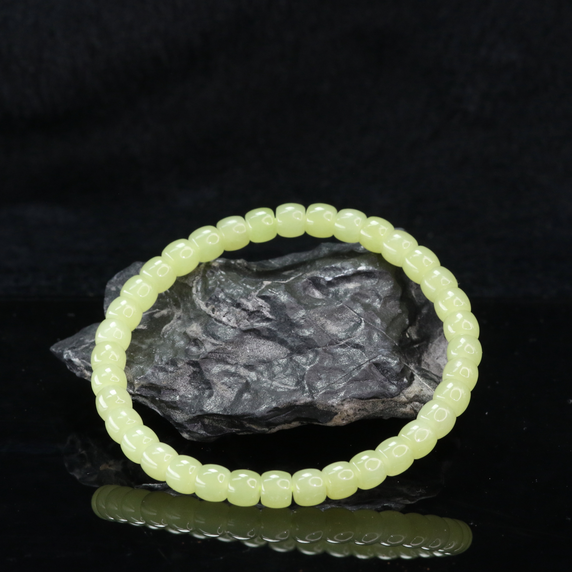 2和田玉蜂蜜水手串/300597上海嘉禾拍卖
