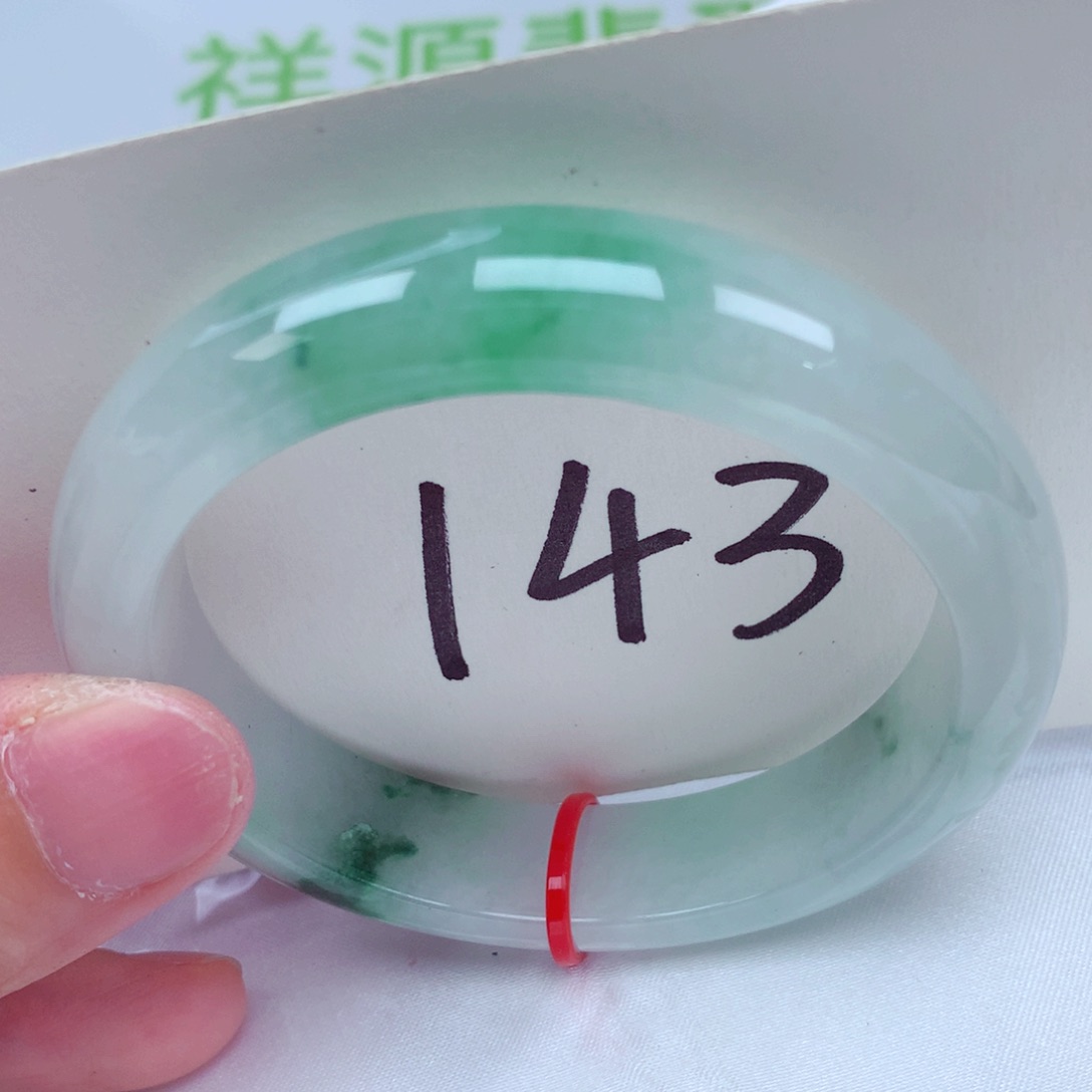 翡翠手镯未镶嵌翡翠