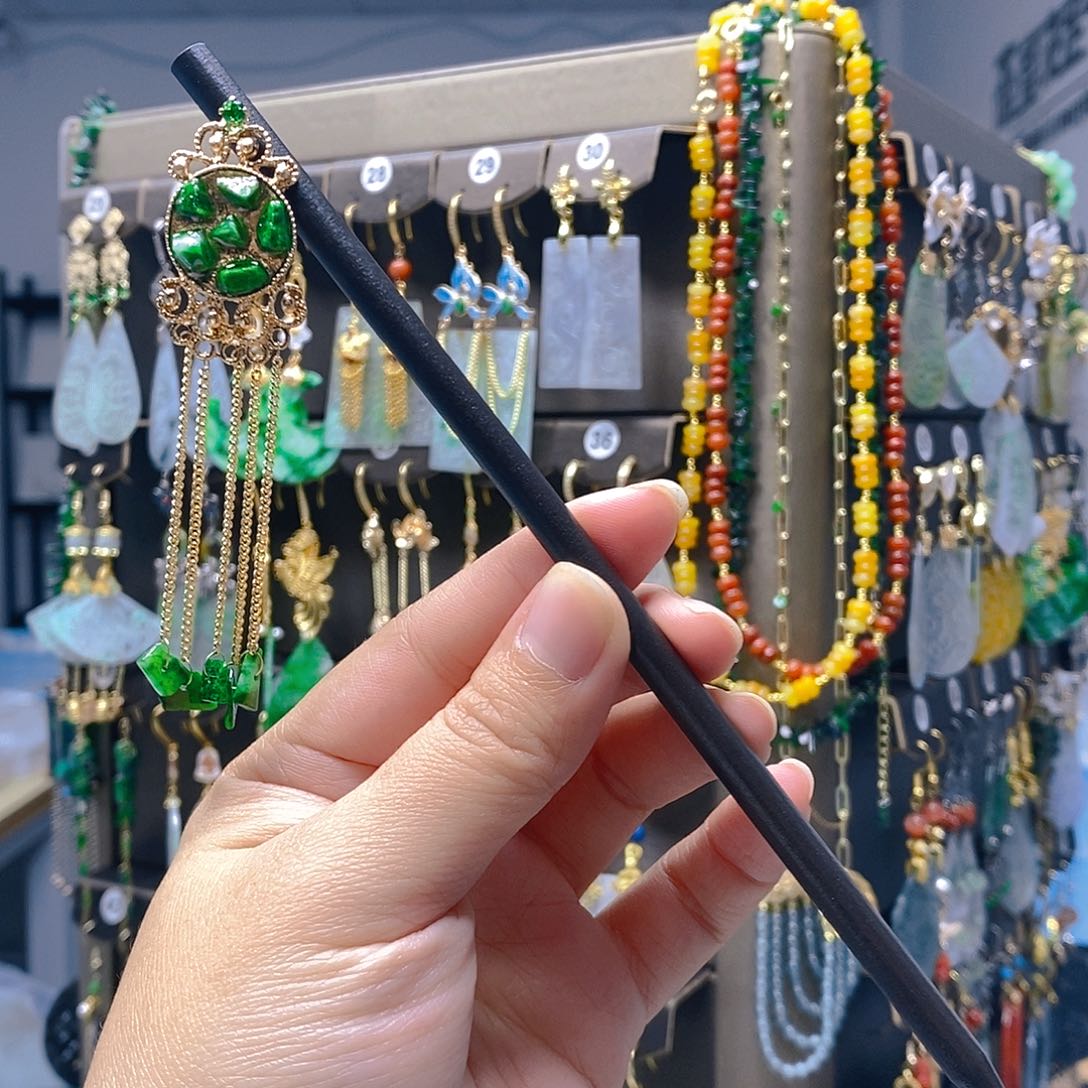 未镶嵌翡翠耳饰翡翠