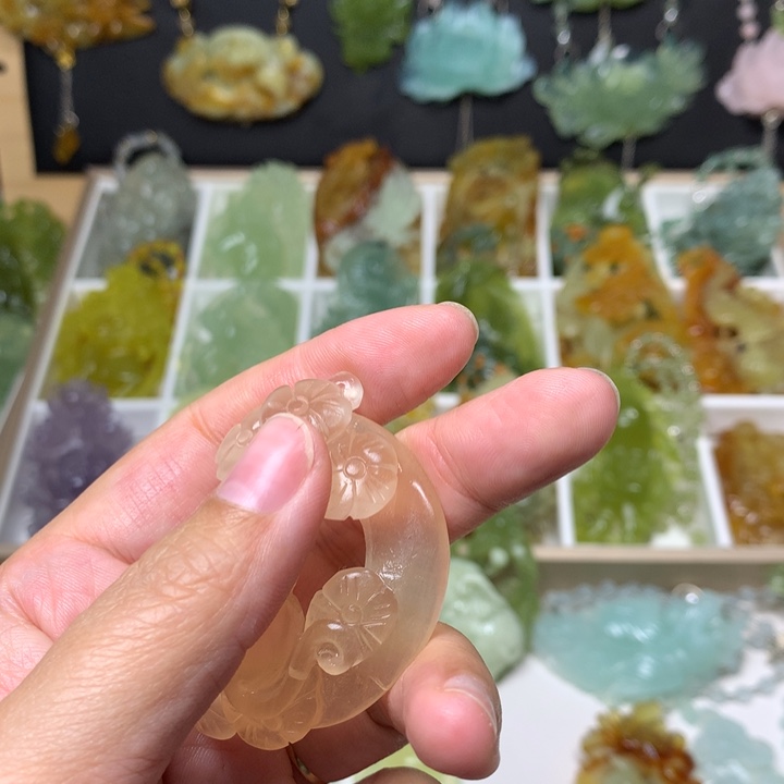 九***尾蛇纹石玉合金吊坠(不含链)