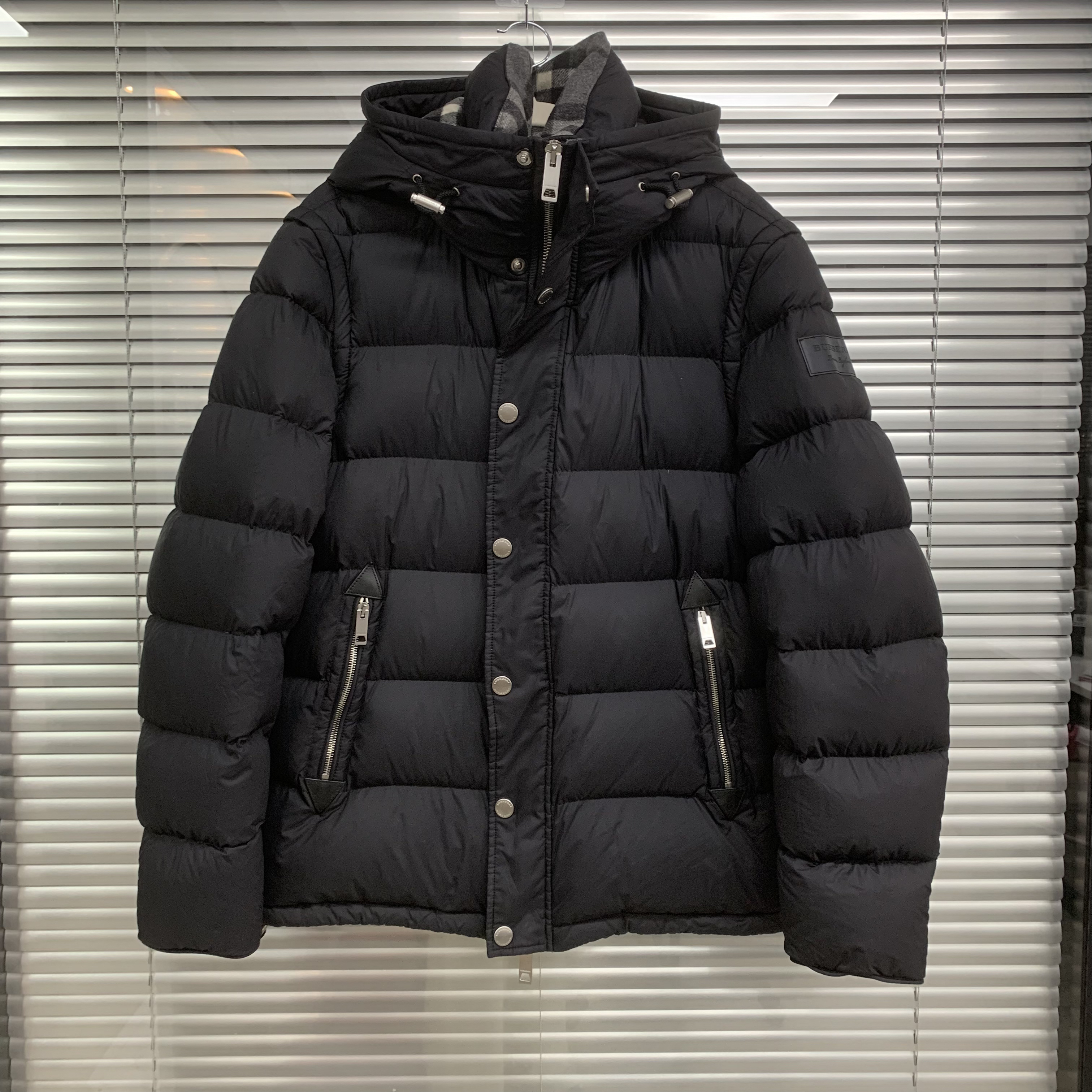 99新 BURBERRY/博柏利 黑色连帽羽绒服/52码/C01614